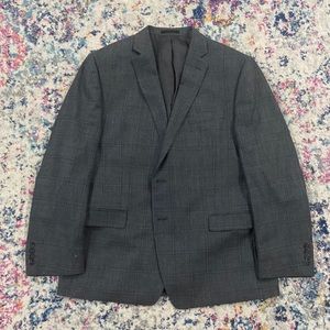 46R calvin Klein sport jacket in great condition. Grayish with navy blue squares